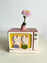 Load image into Gallery viewer, TV vase (cat)
