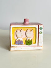 Load image into Gallery viewer, TV vase (cat)
