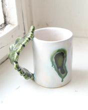 Load image into Gallery viewer, Leaf mug
