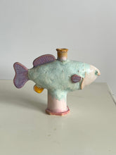 Load image into Gallery viewer, Fish vase (mint)

