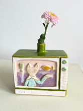 Load image into Gallery viewer, TV spot vase (cat)
