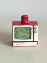Load image into Gallery viewer, small TV vase (red)
