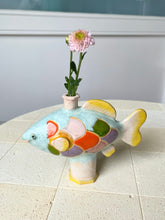 Load image into Gallery viewer, Fish vase (mint)
