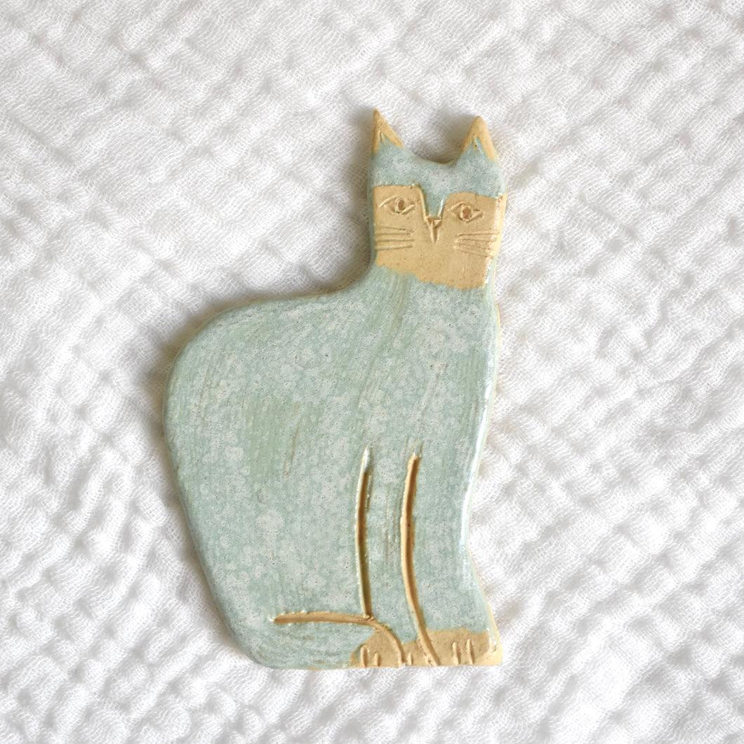 brooch (mint and white)