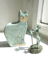 Load image into Gallery viewer, cat vase (mint)
