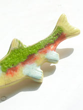 Load image into Gallery viewer, fish brooch (ryokuo-syoku yasai)
